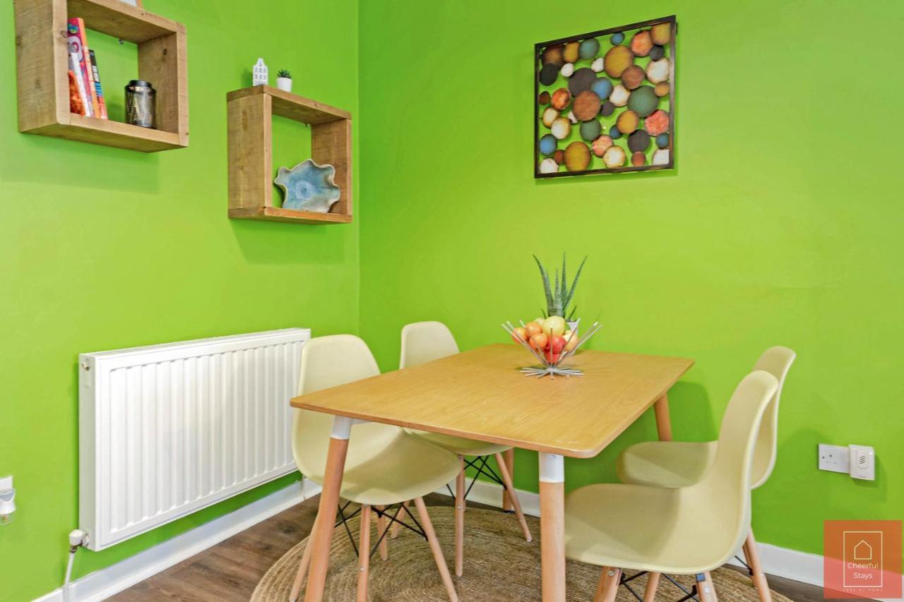 Cheerful Stays: Spacious Flat In Vibrant Leith เอดินบะระ ภายนอก รูปภาพ