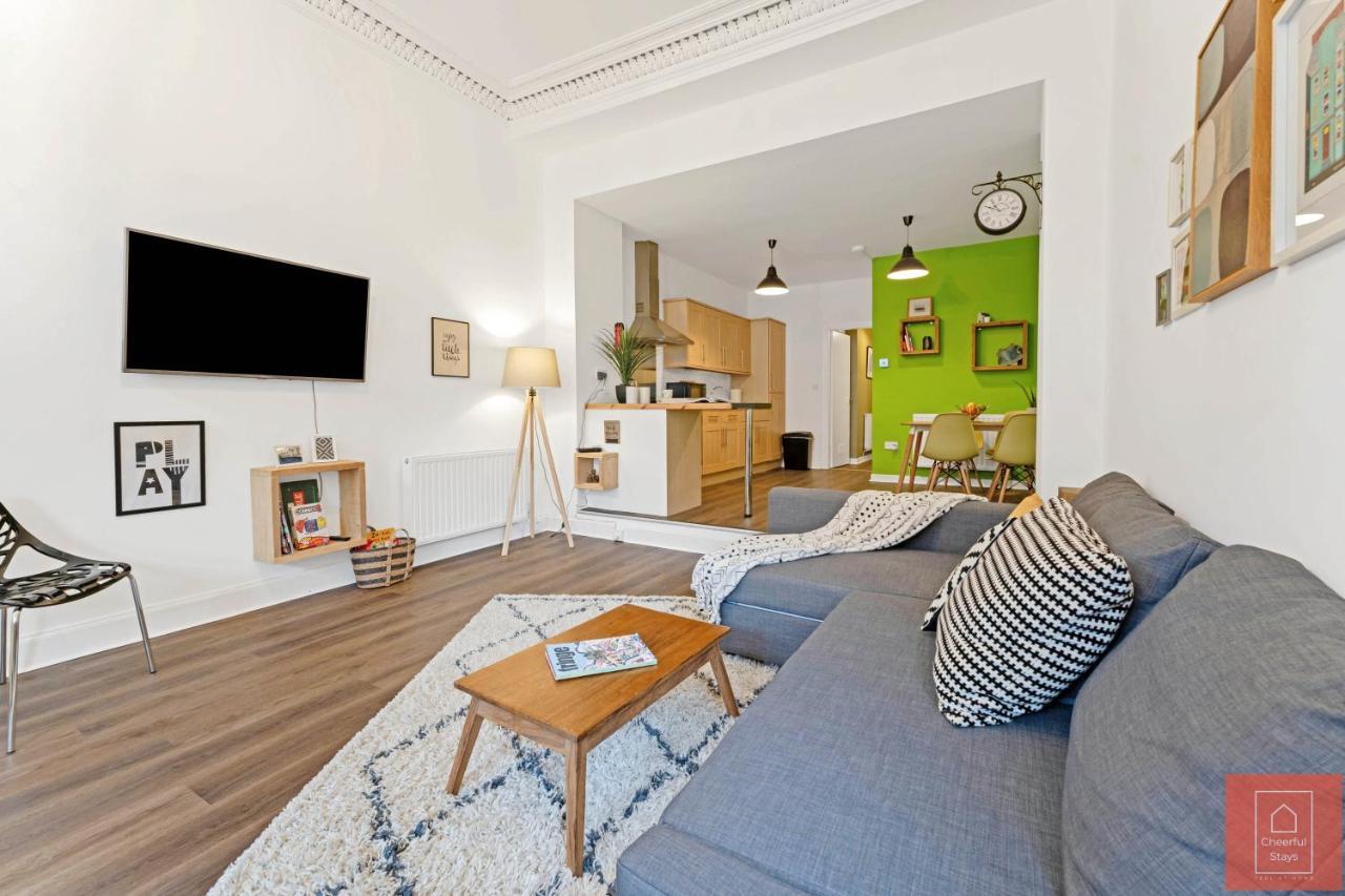 Cheerful Stays: Spacious Flat In Vibrant Leith เอดินบะระ ภายนอก รูปภาพ