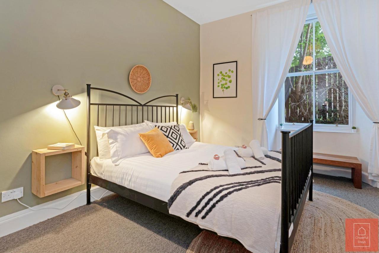 Cheerful Stays: Spacious Flat In Vibrant Leith เอดินบะระ ภายนอก รูปภาพ