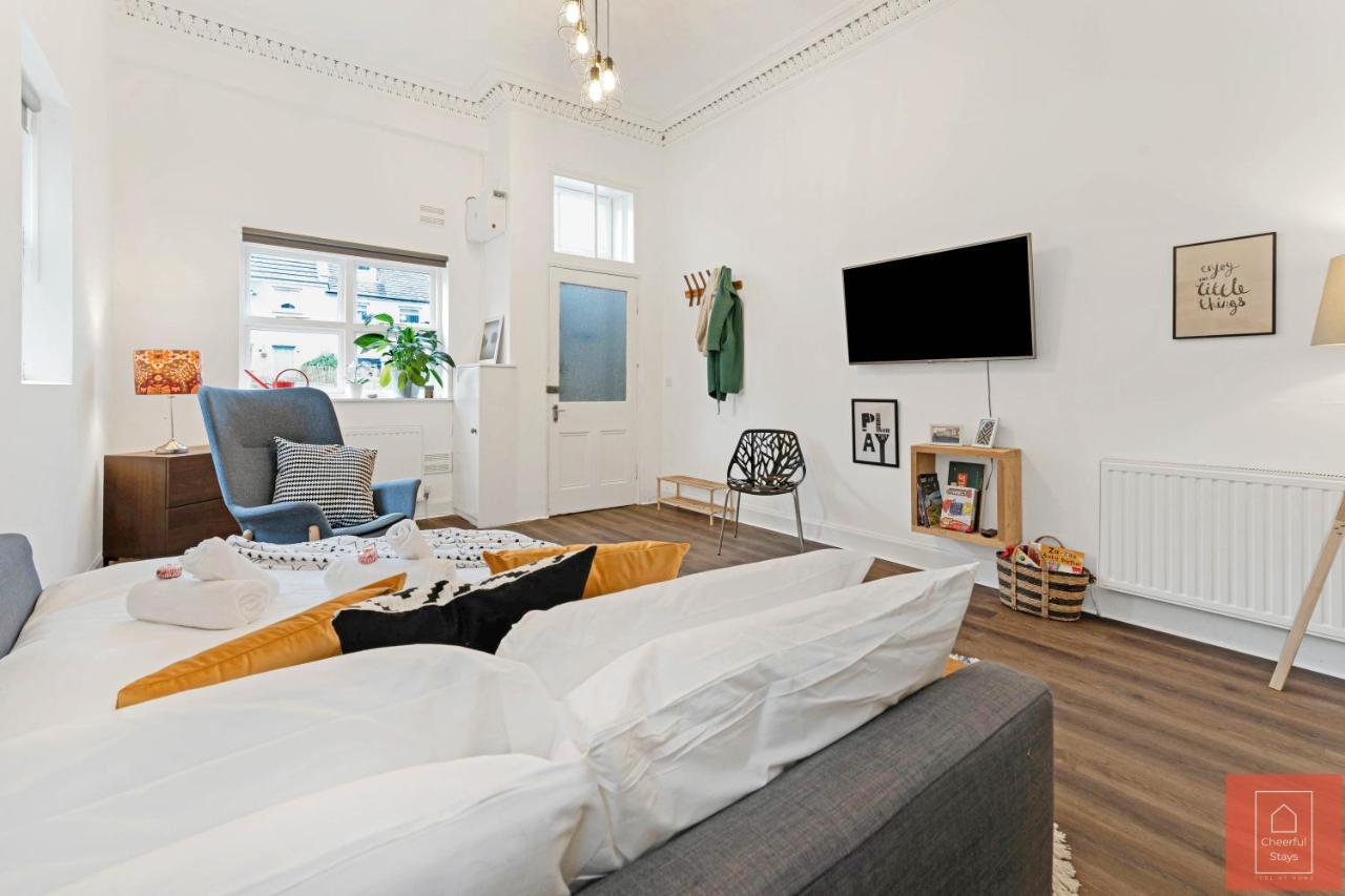 Cheerful Stays: Spacious Flat In Vibrant Leith เอดินบะระ ภายนอก รูปภาพ