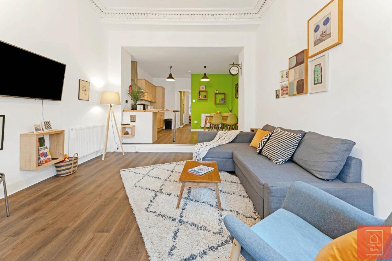 Cheerful Stays: Spacious Flat In Vibrant Leith เอดินบะระ ภายนอก รูปภาพ