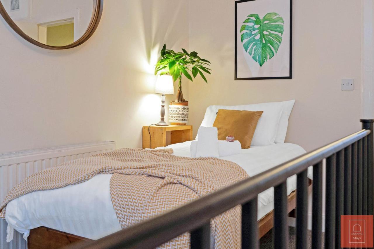 Cheerful Stays: Spacious Flat In Vibrant Leith เอดินบะระ ภายนอก รูปภาพ