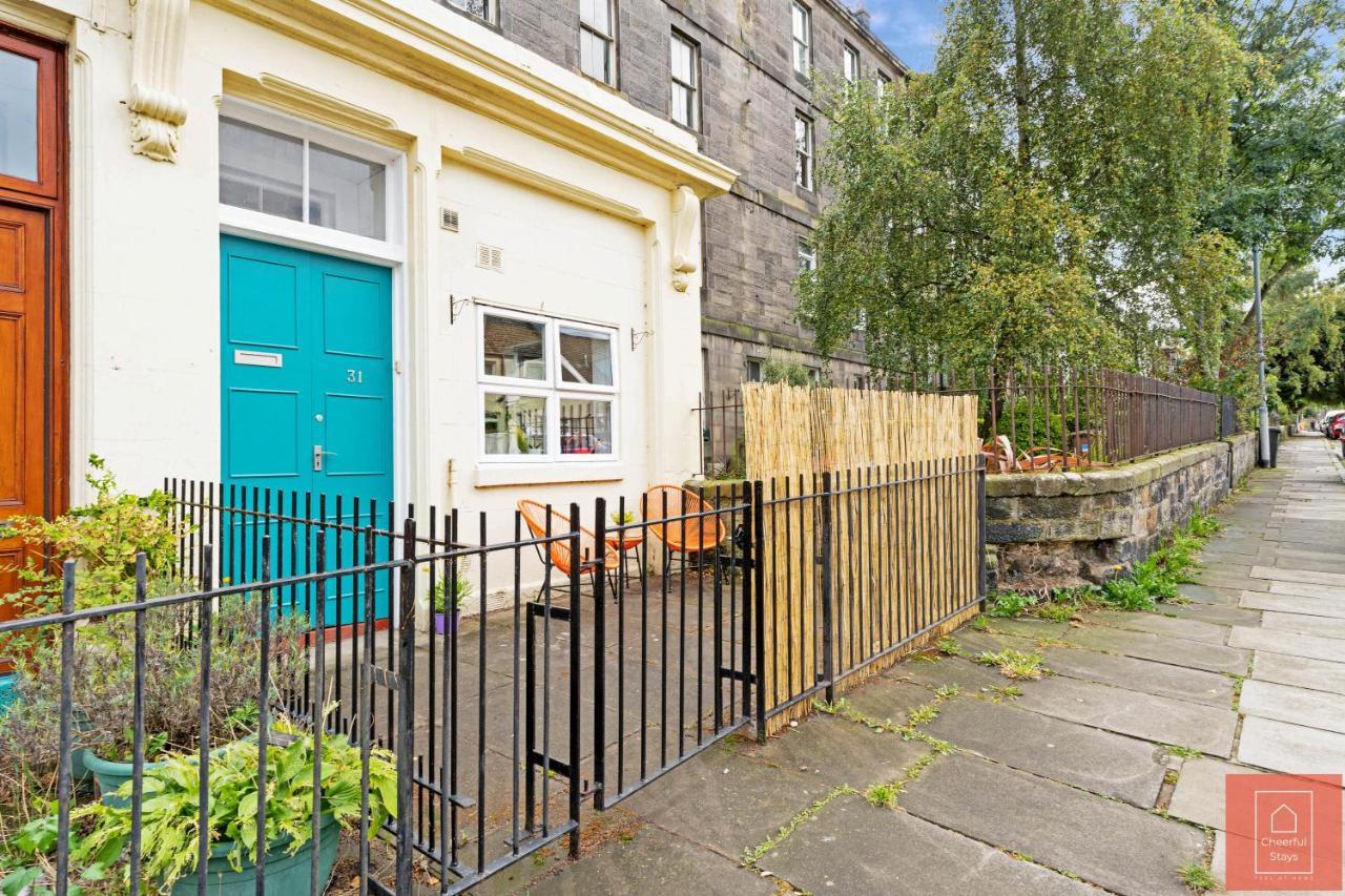 Cheerful Stays: Spacious Flat In Vibrant Leith เอดินบะระ ภายนอก รูปภาพ